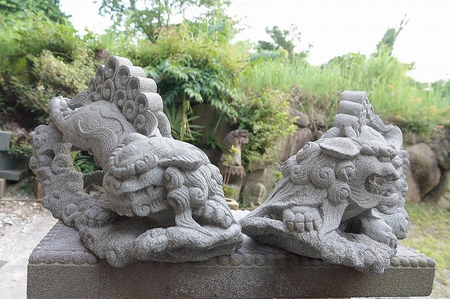 福貴作石(凝灰岩)では無く和泉砂岩で彫刻