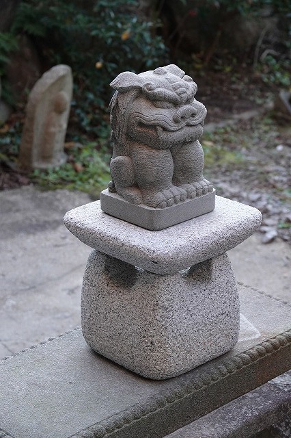 魔除けの狛犬・シーサーとして設置する場合は台座に