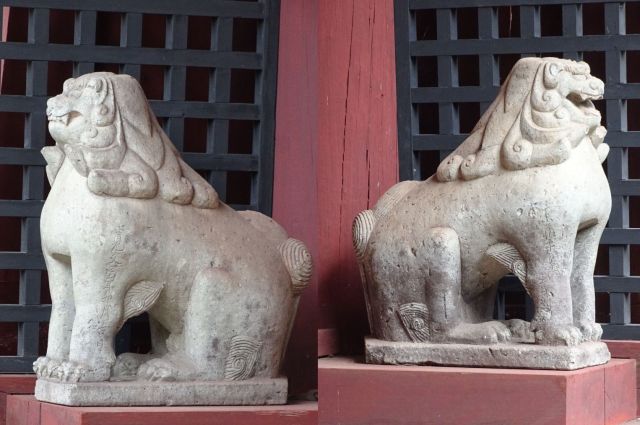 <b>弘前八幡宮　寛文04年(1664)　</b>中型の笏谷石製越前狛犬、青森県まで運ばれ設置されている